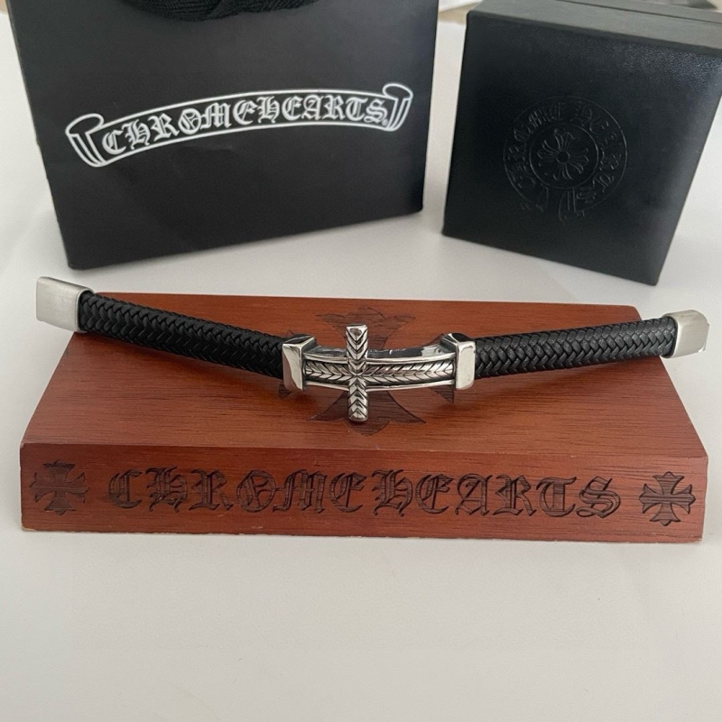 Ch*0me He**ts necklaces